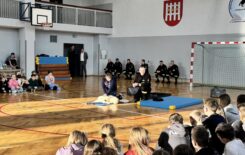 Więcej o: Spotkanie z Komendantem Powiatowym Policji w Zambrowie, strażakami PSP Zambrów oraz OSP KSRG Rutki-Kossaki